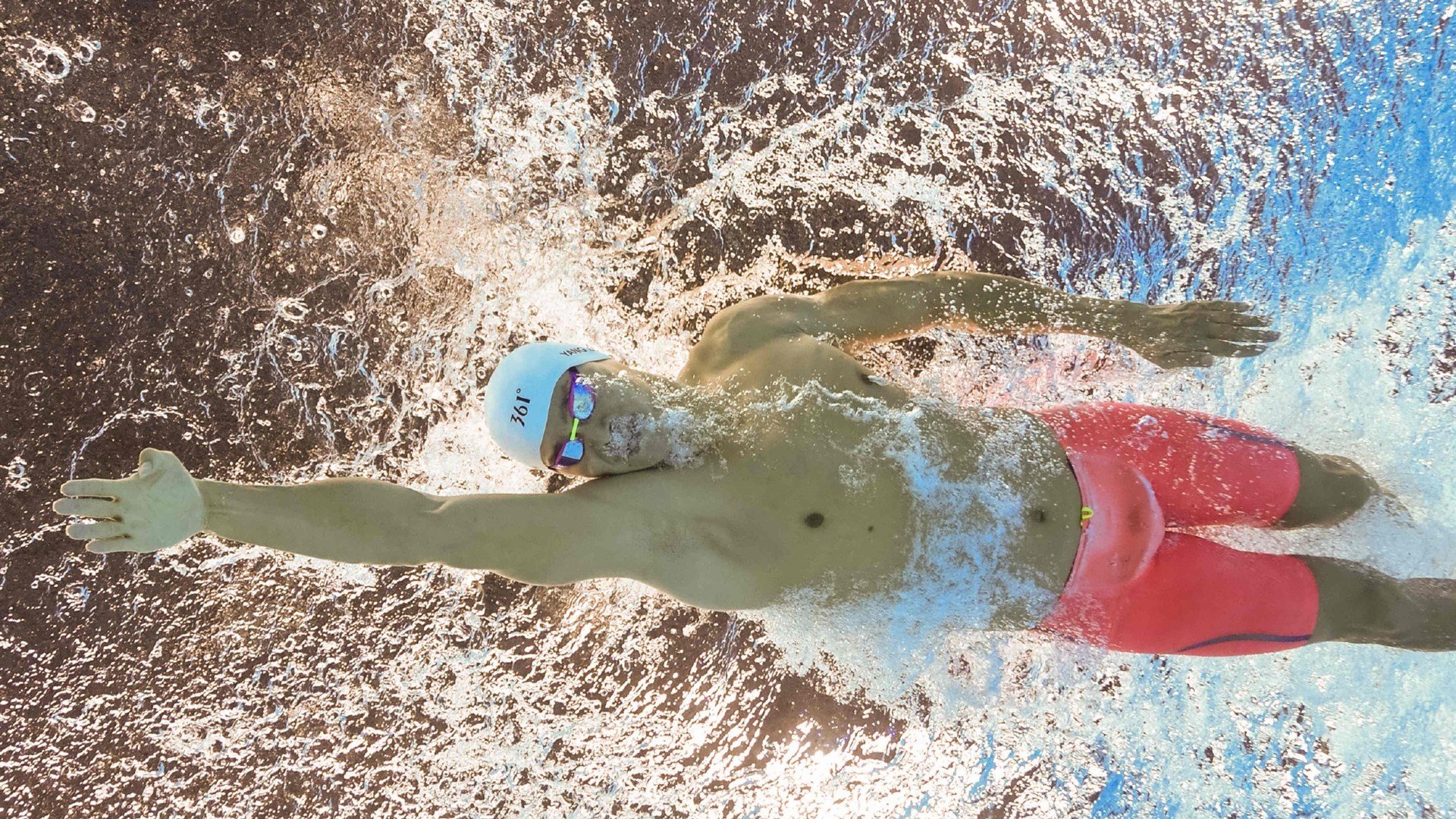 KAIYUN 中国大陆-_极光滑雪大赛:在彩色光辉中驰骋_,滑雪看极光