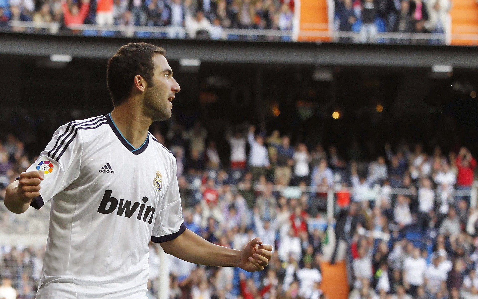 “法甲争冠形势渐明，豪门争锋不断”，法甲竞争激烈